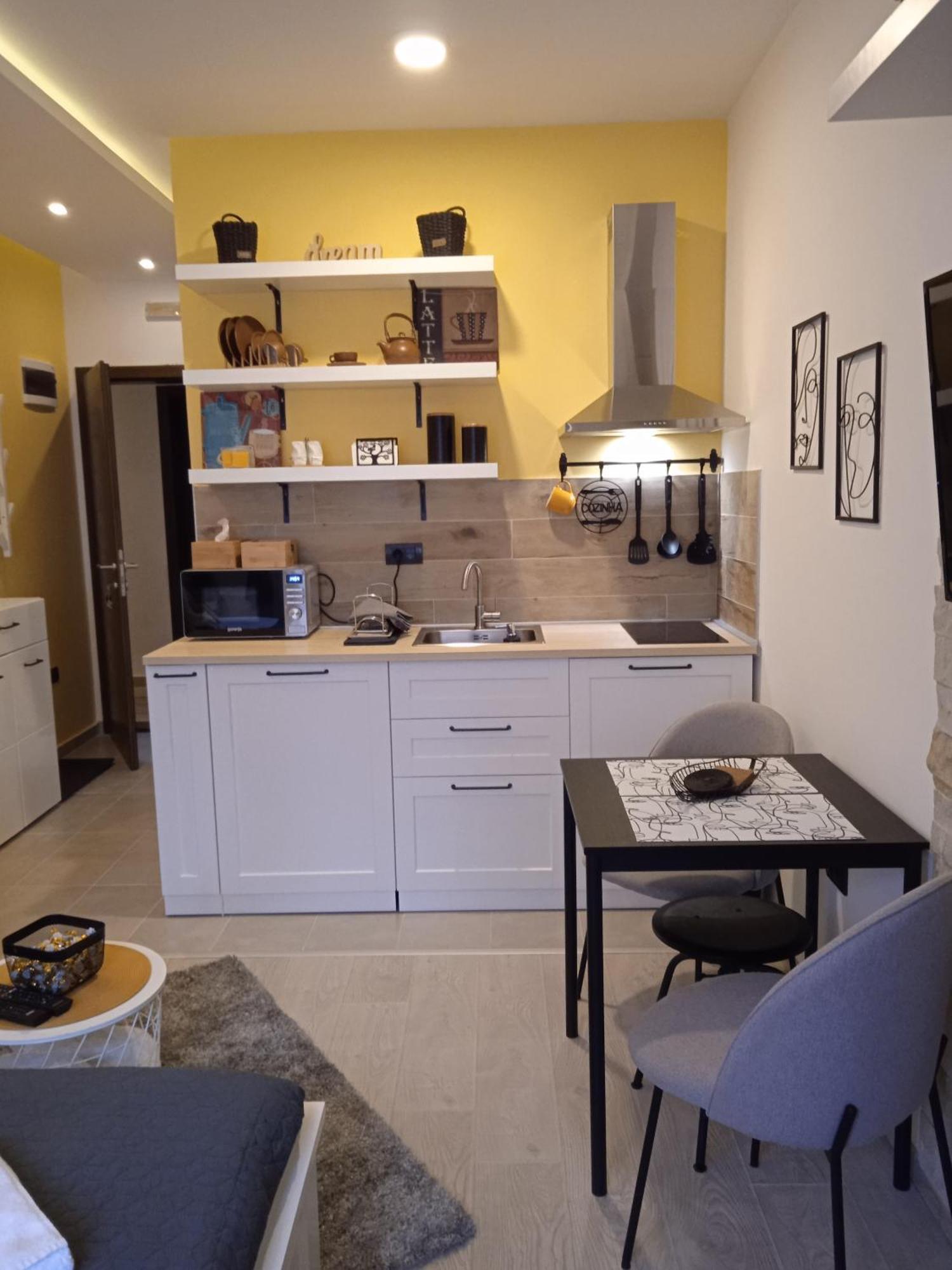 Comfy Corner N Lux 55 Milmari * 科帕奥尼克